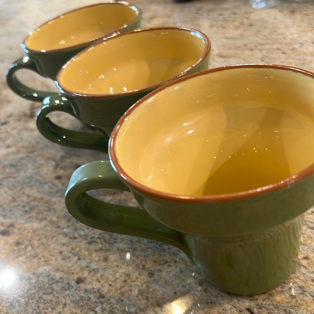 VIETRI - Cusina Fresca Coffee Mugs (Set of 3)
Saffron and Sage in color.